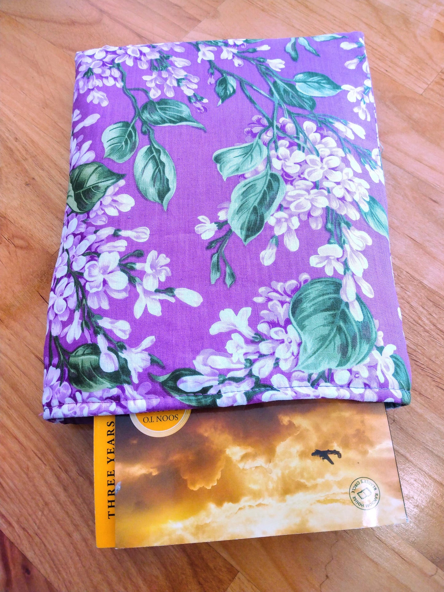 BOOK Lover GIFT - Padded Travel Sleeve - Book or iPad SLEEVE - Tablet eReader Kindle Sleeve - Case Tech Accessory - Made in Canada