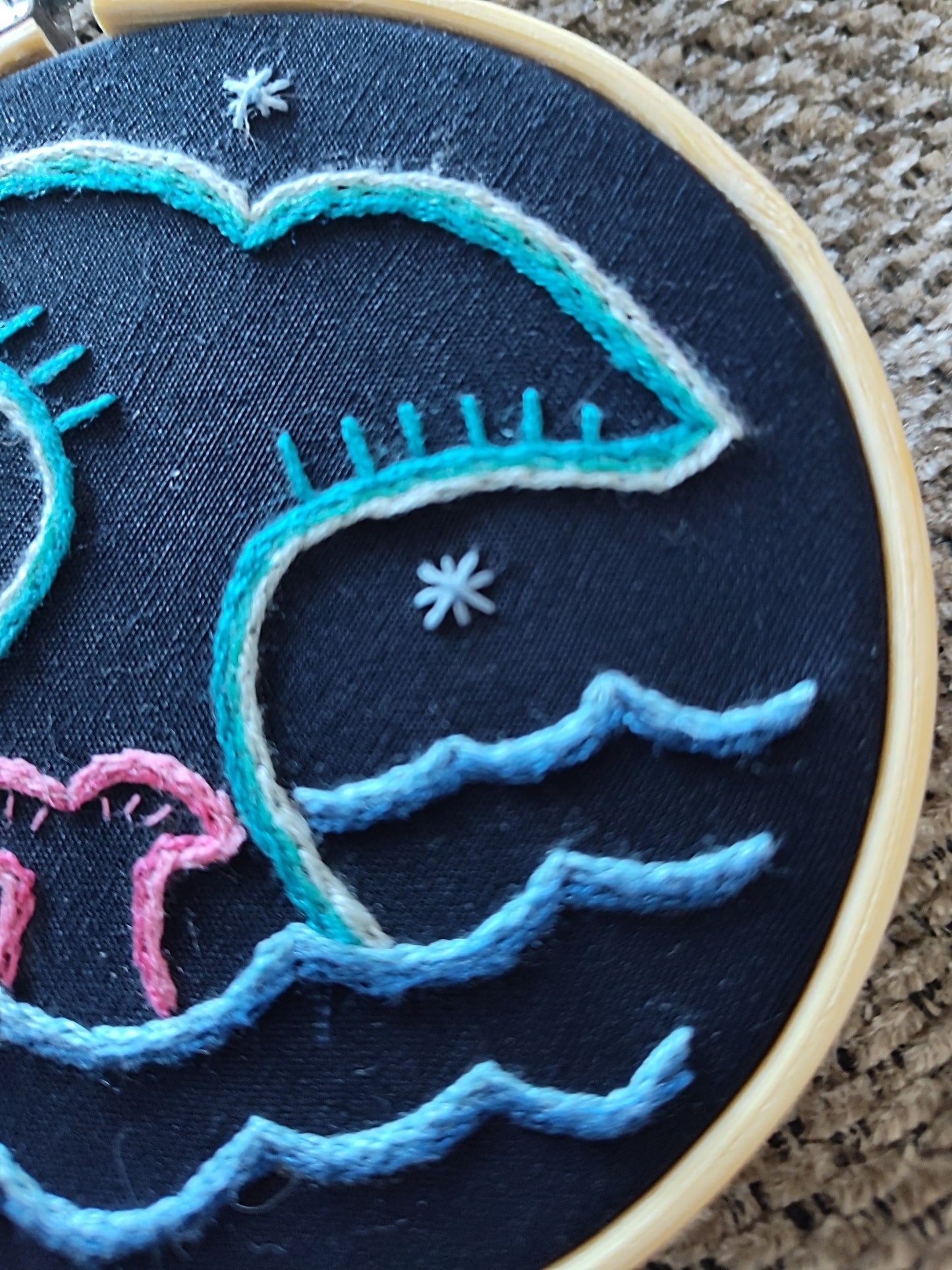 Mama + Baby Whale Tail Embroidery Hoop Art – Nautical Wall Decor – Coastal Ocean Embroidery – Small Beach House Decor