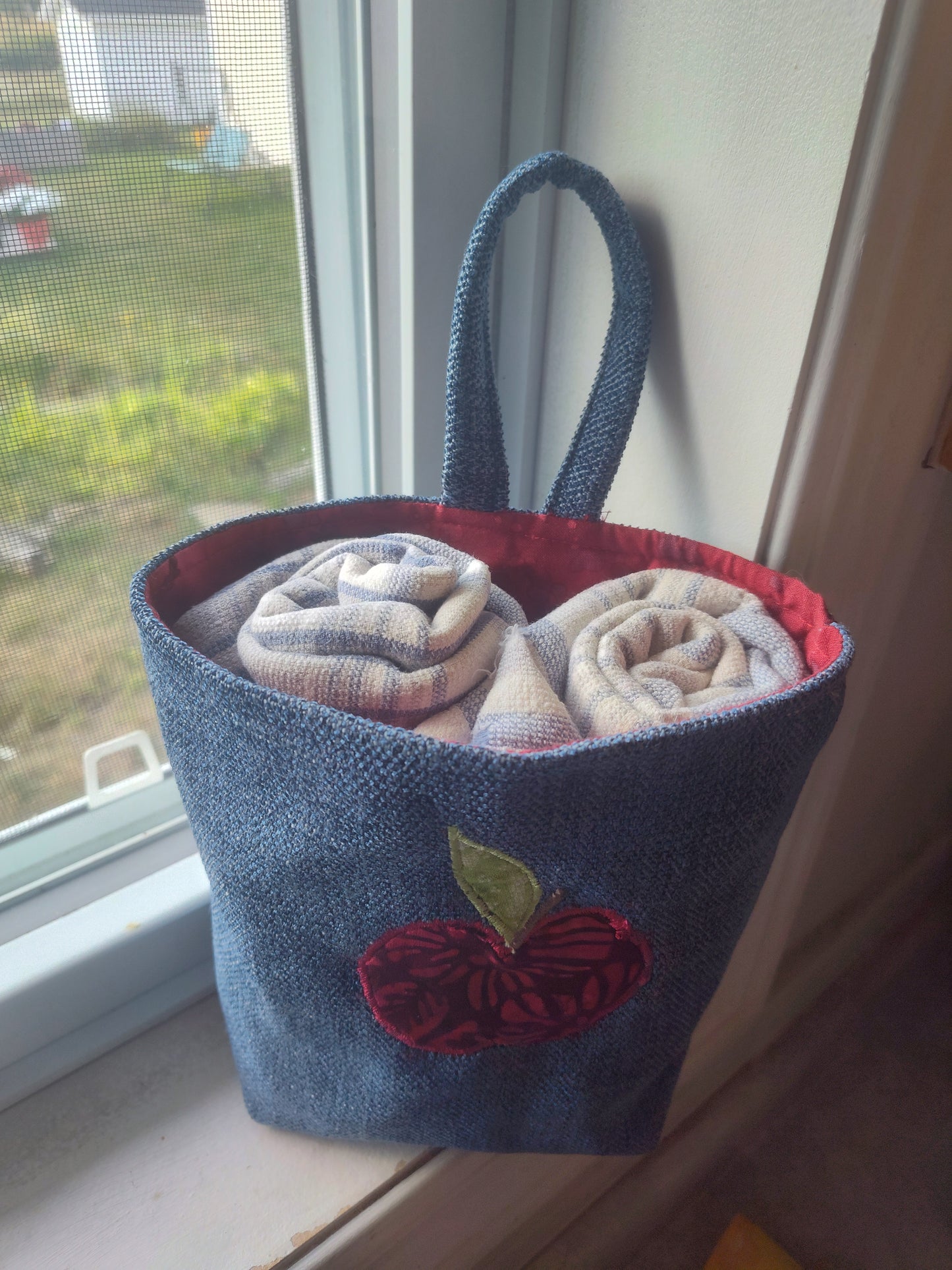 Hanging Kitchen Basket - Apple Theme